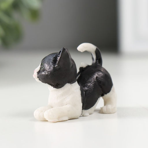 Цена за 4 шт. Фигурка полистоун «Чёрно-белый котёнок», 2.2×3×4.4 см, МИКС