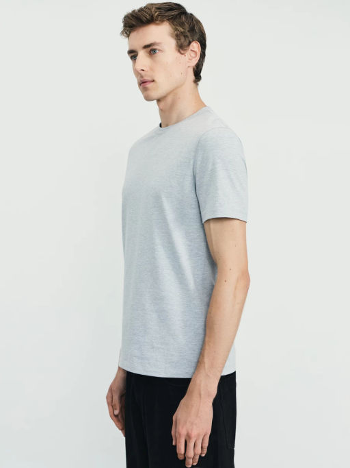 Базовая футболка slim fit / Zarina