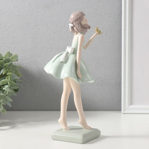 Фигурка полистоун «Влюблённая в принца-лягушку девушка», 11×10×24 см