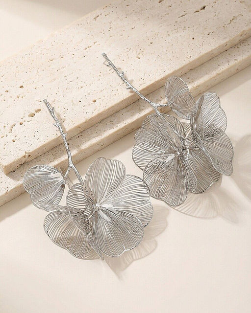 Стильные серьги