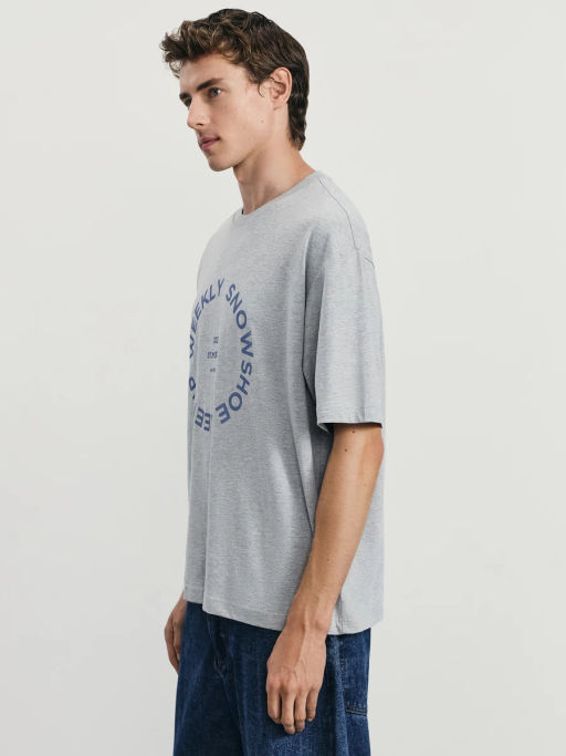 Футболка relax fit с принтом на груди / Zarina