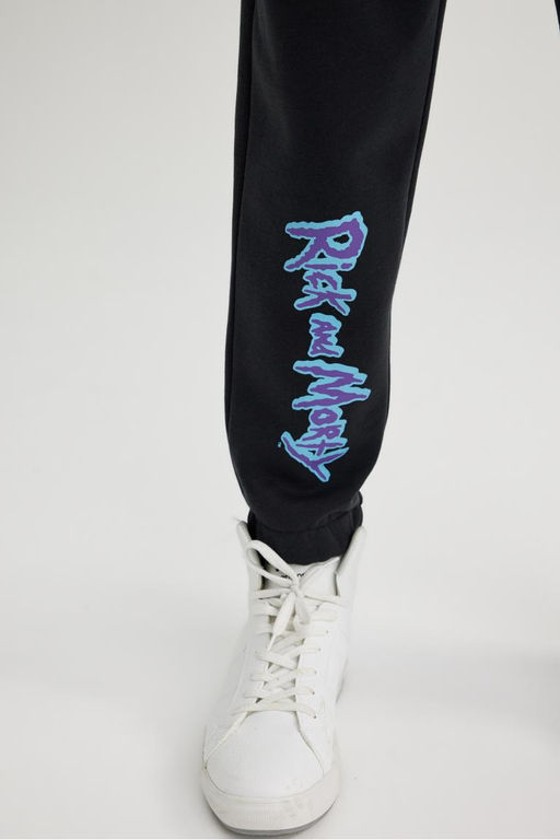 Спортивные брюки с карманами стандартного кроя Рик и Морти - Defacto фото 7