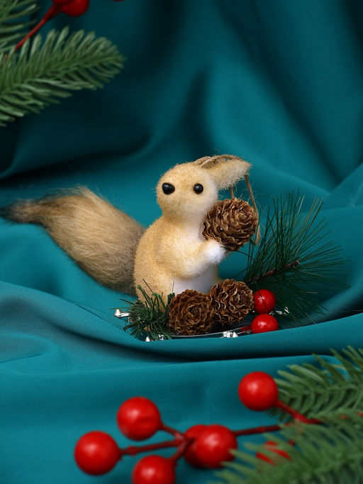 Ёлочная игрушка Бельчонок на веточке 7.512 см, бежевый - Зимнее волшебство фото 2