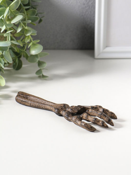 Сувенир чугун открывашка "Костлявая рука" 16,5х6,8х1,5 см