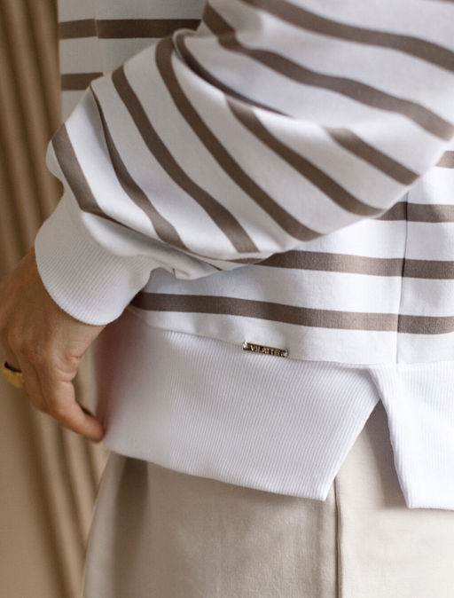 D49.055 Джемпер женский белый-кофе полоса