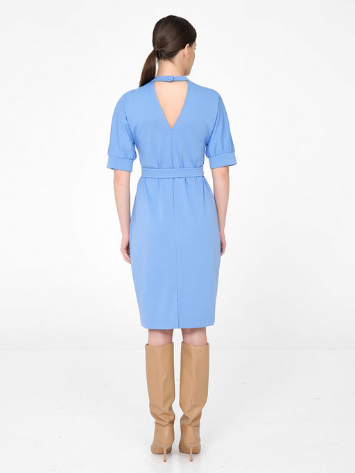 Платье с вырезом по спинке