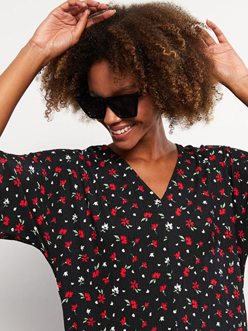 V Yaka ?i?ekli K?sa Kollu Elbise