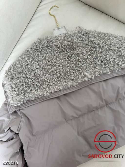 Куртка женская с меховым воротником