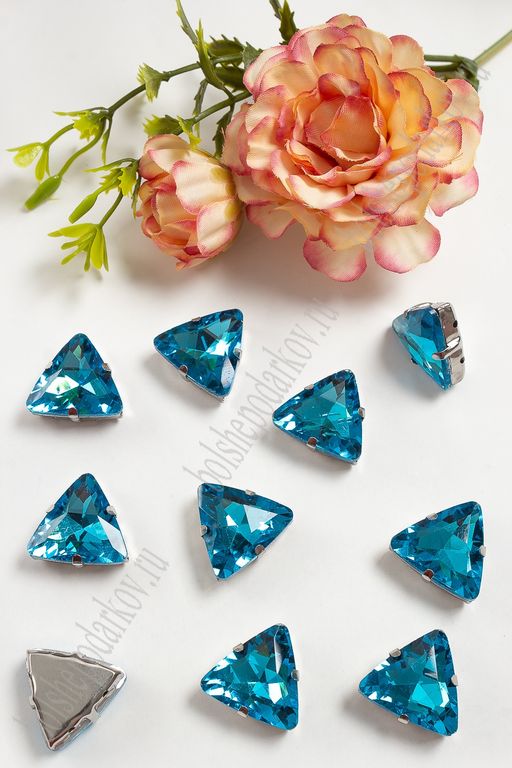 Стразы пришивные 18 мм "Треугольник" (10 шт) SF-3765, голубой №12