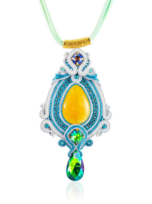 Ажурная плетёная подвеска с медовым янтарём Индия на шнурке