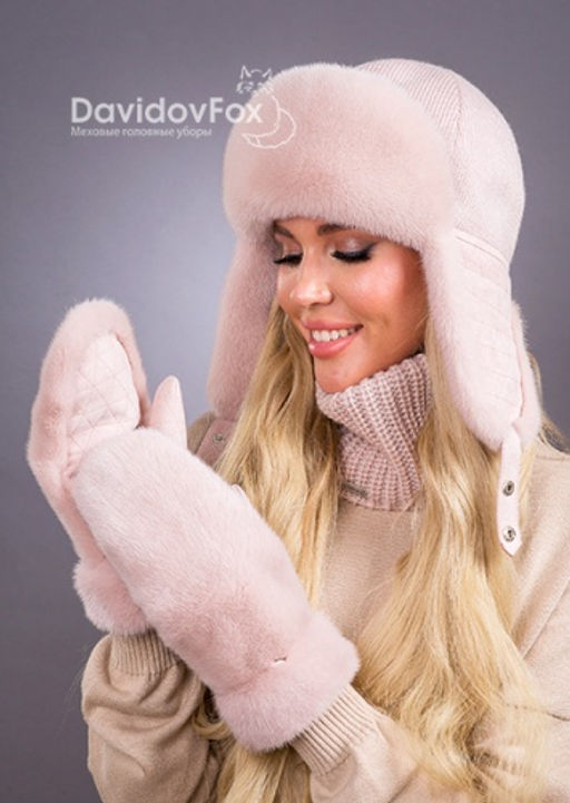 Комплект ушанка норка трикотаж дымчатая роза, манишка, варежки замша