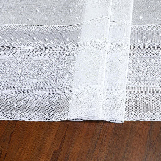 Скатерть ПВХ "Славянка" 137х180см, длина стола до 120см, на 4 персоны, "LACE" гладкая, пленка сверху, белый с перламутром, упак. "классическая" п/э 28х41см т.м. "Домашняя Мода" (Китай)