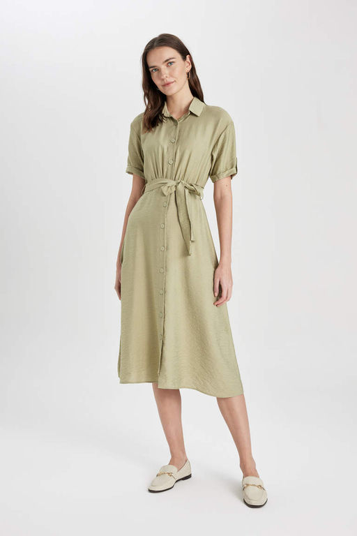 Льняное платье-миди с рубашечным воротником и поясом с короткими рукавами - Defacto фото 2