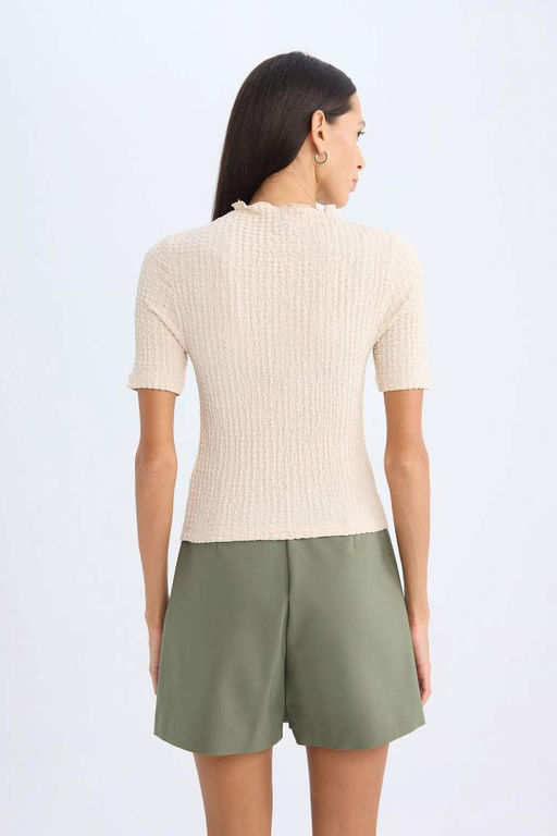 Женская приталенная футболка с короткими рукавами и полуводолазкой приталенного кроя - Defacto фото 6