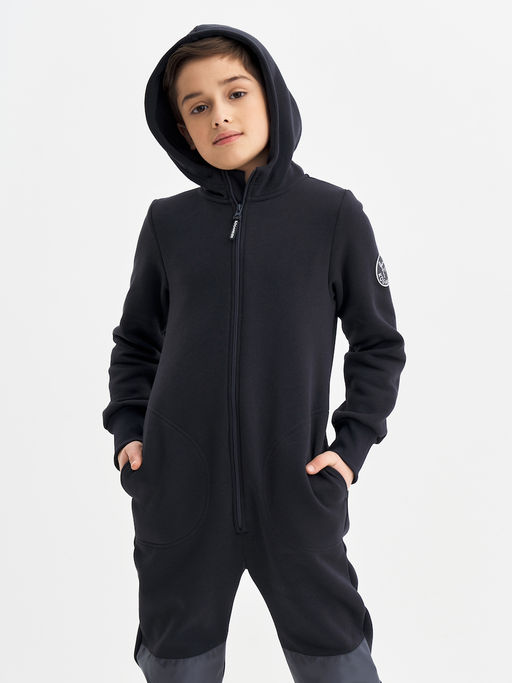 Черный комбинезон с наколенниками для мальчика