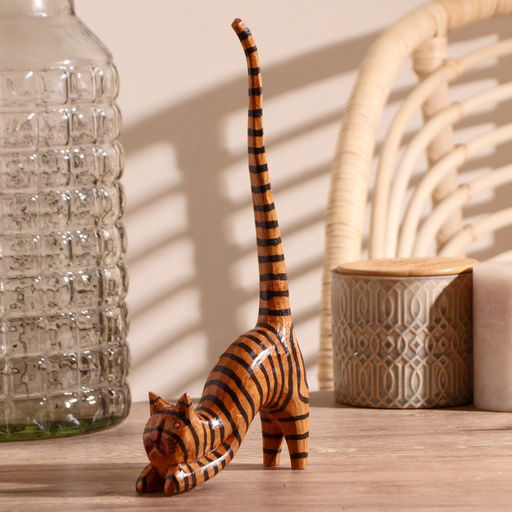 Сувенир «Кошка полосатая под кольца», 12×4×25 см, дерево