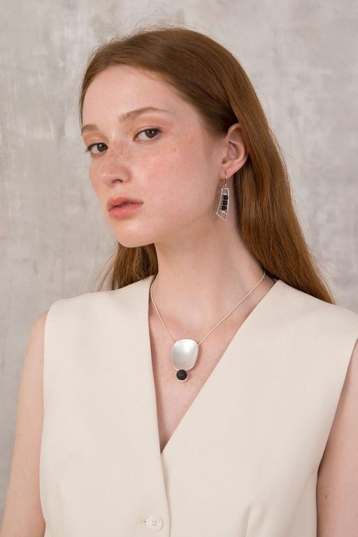 Серьги со вставками из натуральной лавы - Модные истории фото 4