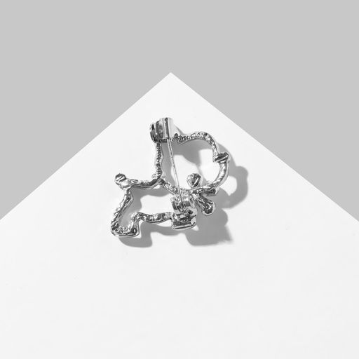 Брошь Собачка с цветочком, цвет белый в серебре - Queen fair фото 2