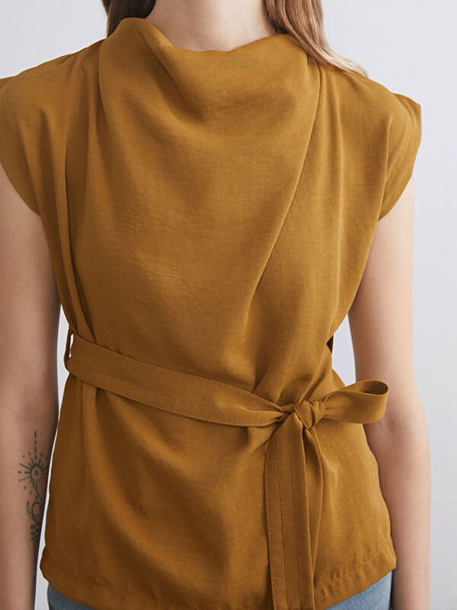 D?k?ml? Yaka B?zg?l? Bluz