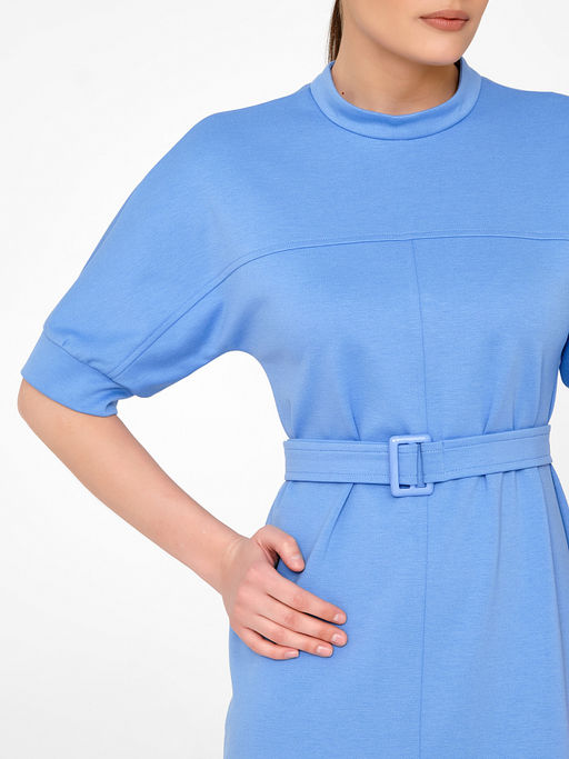 Платье с вырезом по спинке