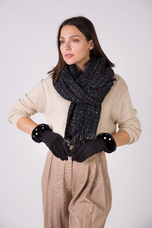 Перчатки черного цвета с мехом