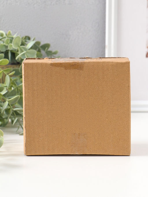 Фигурка полистоун Зайчик с жёлтым цветочным сердцем, 11.5 см