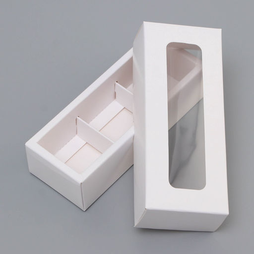 Цена за 2 шт. Коробка для 3 конфеты, с окном, белый 13×5×3.3 см