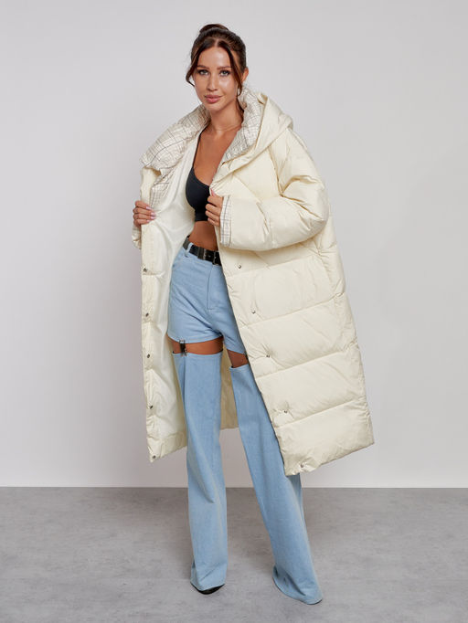 Пальто утепленное молодежное зимнее женское светло-бежевого цвета 52395SB - Holdluck фото 14