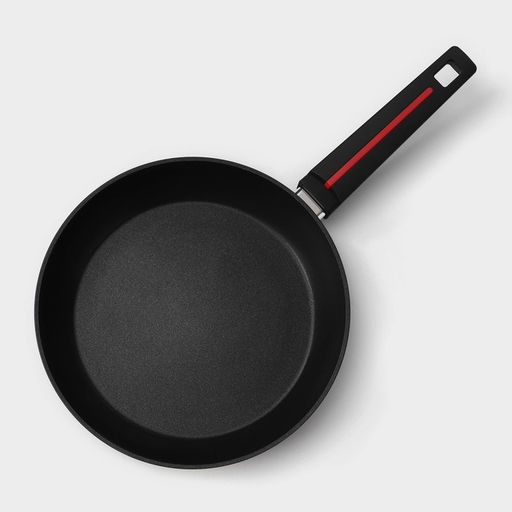 Сковорода Magistro Flame, d=28 см, h=5 см, кованый алюминий, ручка soft-touch, антипригарное покрытие, индукция, чёрная фото 3