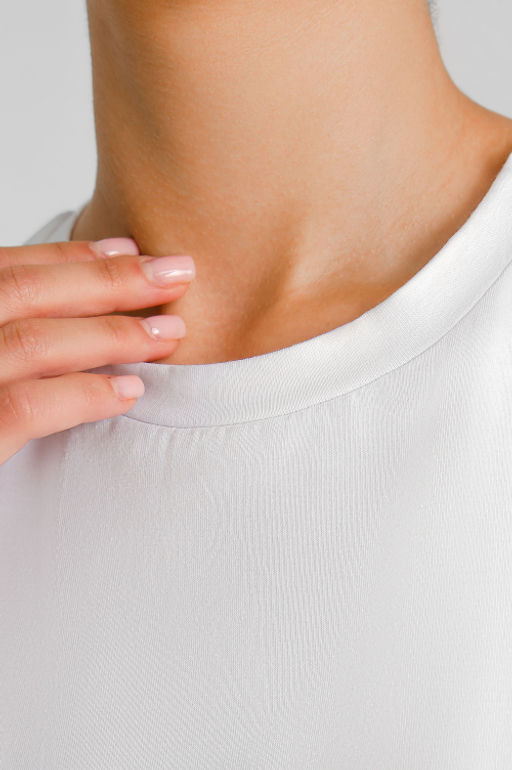 Арт. 5728 Костюм с велосипедками 42-50 Цвет:верх- белый, низ- черный