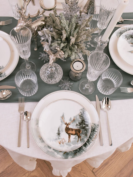 Тарелка новогодняя WY Зимний лес, 20.4?2.2 см, фарфор, белая