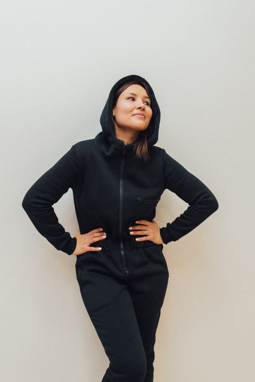 123 Комбинезон утепленный женский с капюшоном, черный - Knitka wear фото 4