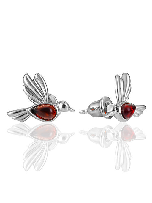 Миниатюрные серьги-гвоздики с вишнёвым янтарём Колибри