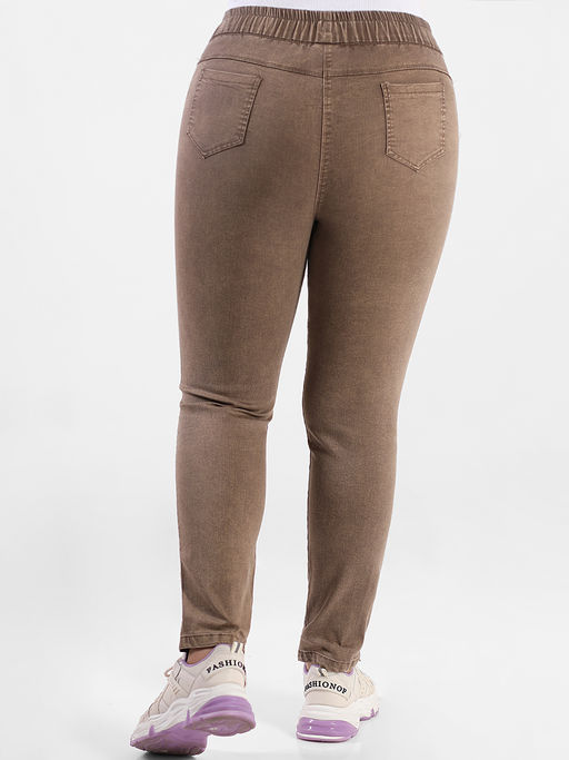 Джинсы коричневые на резинке со стразами - Almond фото 3