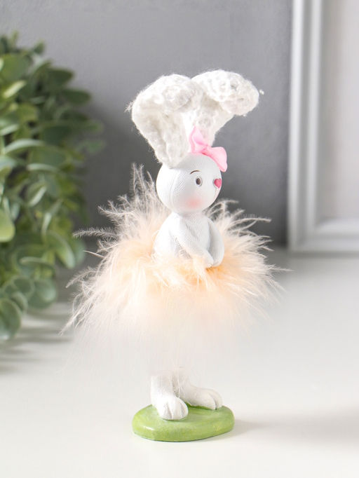 Фигурка полистоун Заюшка с розовым бантиком в пуховой юбочке, 4.8?4?18 см