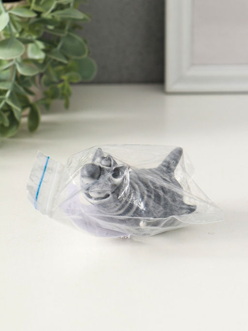 Сувенир "Кот летит на пузе" 4,5 см