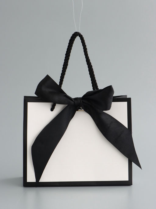 Пакет подарочный, белый, с бантом, 19 х 15 х 7 см