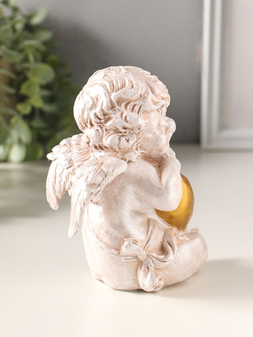 Фигурка полистоун «Ангелочек с сердцем сидит», 14×13×10 см