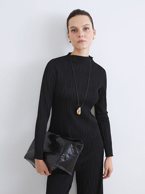 Dik Yaka Dokulu Kad?n Body