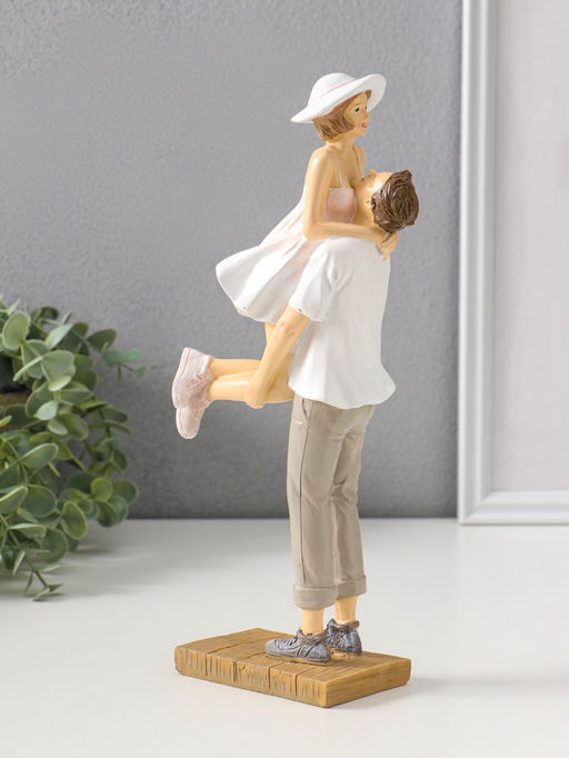 Сувенир полистоун "Влюблённые - я буду носить тебя на руках" 29,5 см