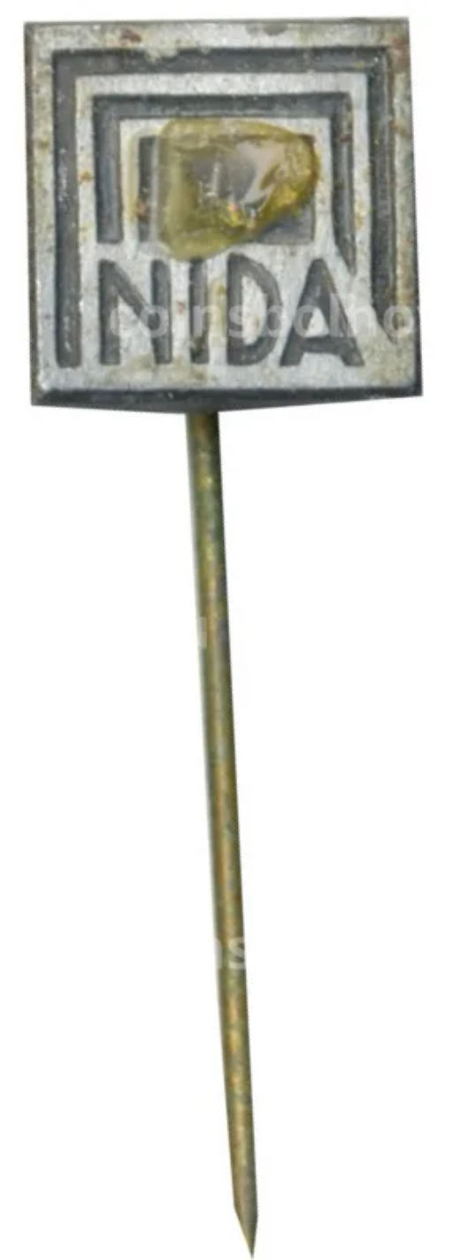 Значок рекламный NIDA