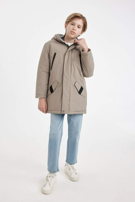 Водоотталкивающая куртка-парка с капюшоном и застежкой-молнией и двойным карманом для мальчиков - Defacto фото 2