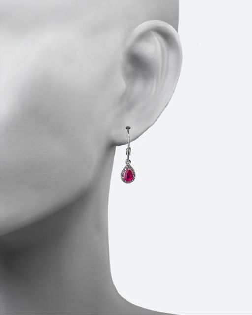 World of Gemstones. Серьги с корундом рубинового оттенка