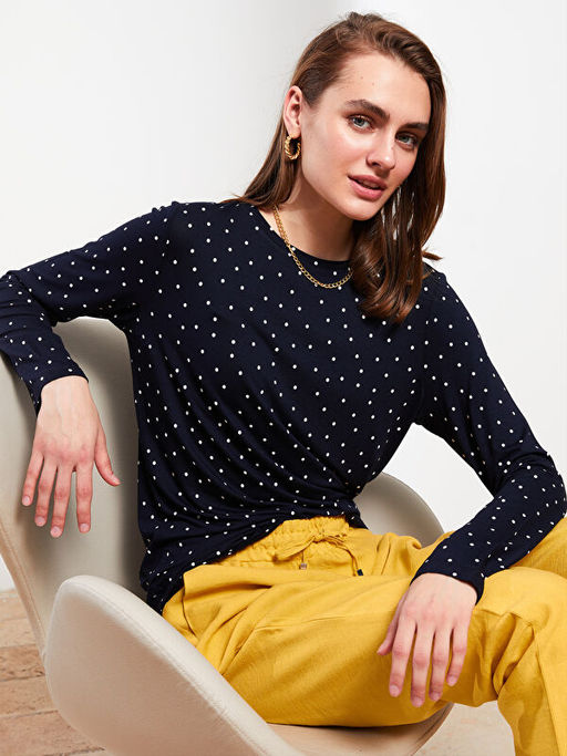 Bisiklet Yaka Puantiyeli Uzun Kollu Kad?n Ti??rt