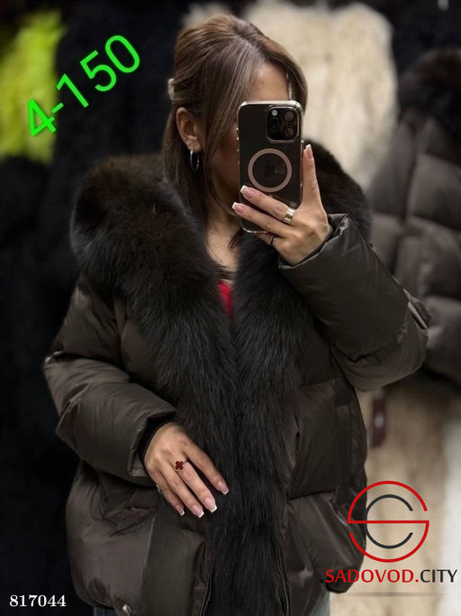 Зимняя женская куртка с капюшоном и мехом