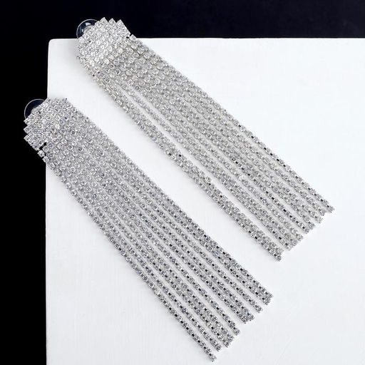 Серьги висячие со стразами Водопады полукруг, белые в серебре, 11 см