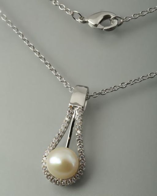 Pearls Melody. Кулон каплевидной формы с белой жемчужиной