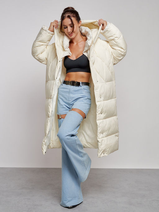 Пальто утепленное молодежное зимнее женское светло-бежевого цвета 52395SB - Holdluck фото 17