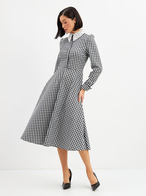 Платье с кружевным воротником потайная планка