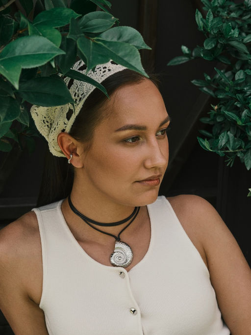 Серьга кафф «Мятый металл», цвет серебро